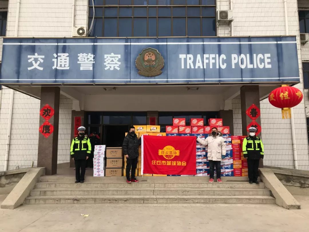 2月7日,任丘市女企业家协会于淑然女士一行来到市交警大队,在元宵佳节