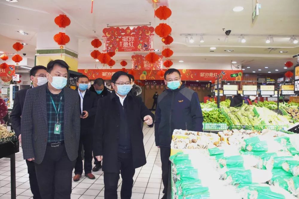 杨波在市委常委,市委组织部部长李建宇的陪同下先后深入博南新区小区