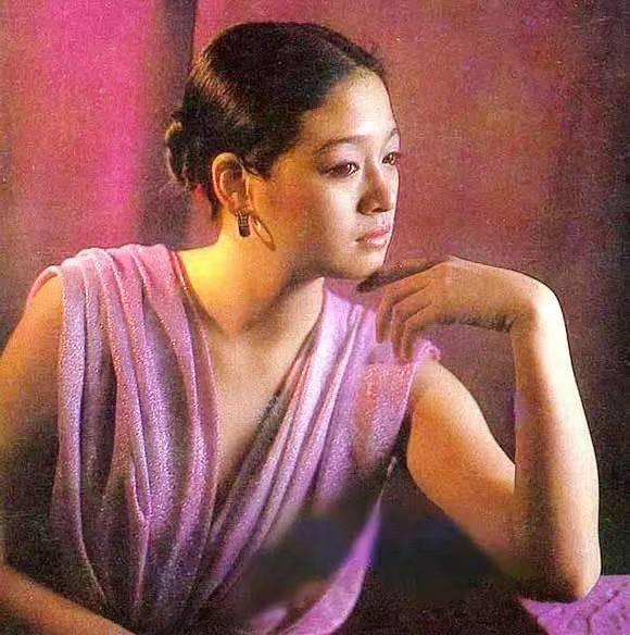 可怜的伍宇娟曾与巩俐齐名的影后离婚破产没戏演54岁仍单身