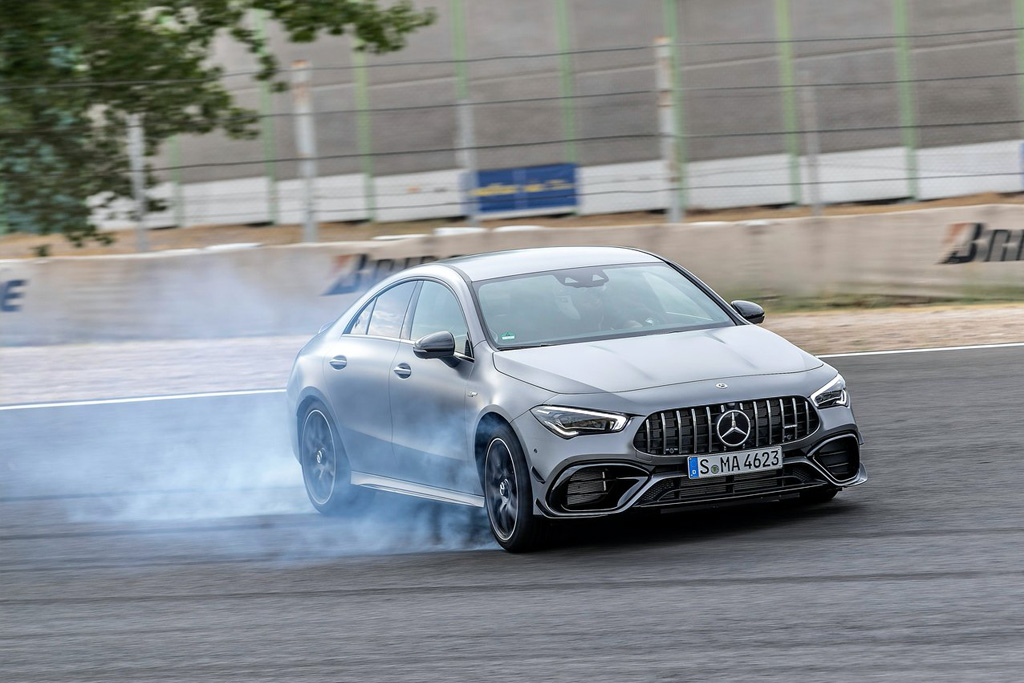 新车纯粹的乐趣梅赛德斯奔驰cla45samg4matic