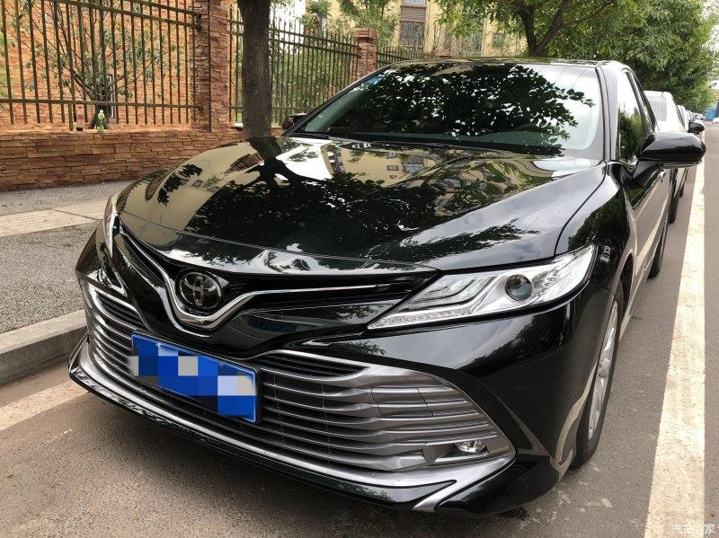 我想买一辆丰田凯美瑞2.0e自动精英版,全款需要多少钱?