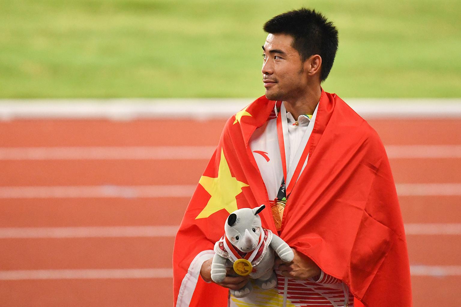 7秒69谢文骏夺得跨栏赛亚军距离冠军仅差005秒