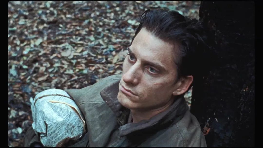 别叫我目睹这泥做的骨肉!终以空虚的躯壳归于尘土!