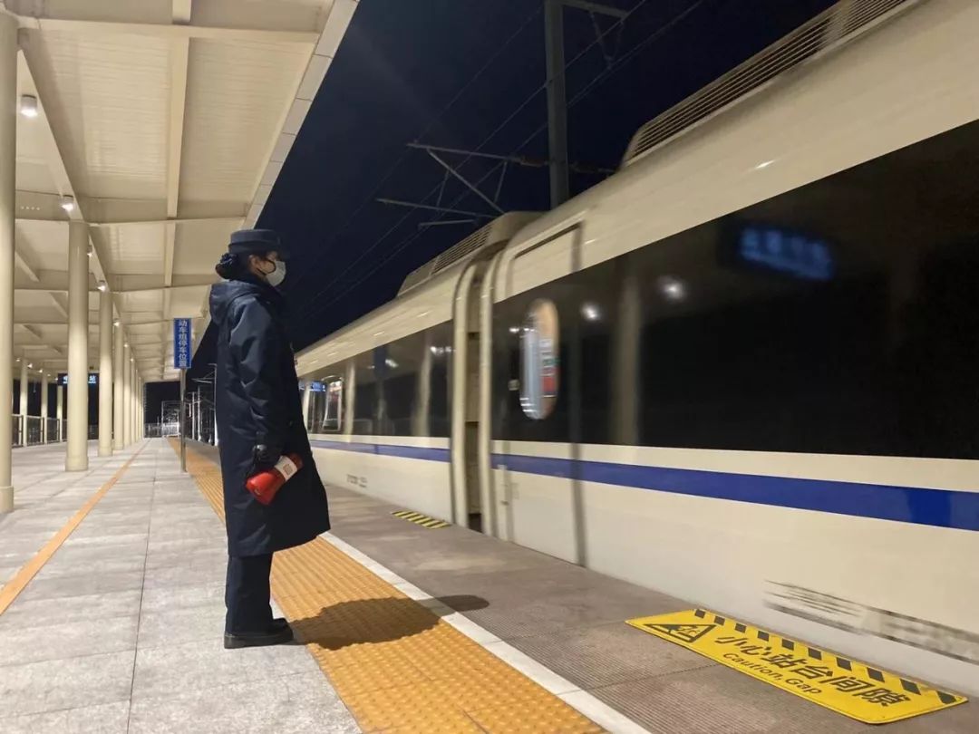 最美兰铁战疫人我负责守护请你们替我团圆