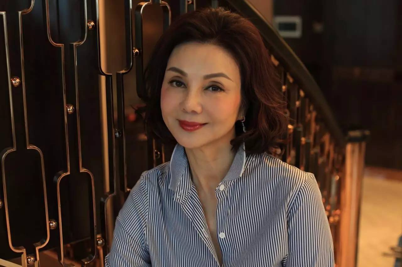 8岁成影后23岁嫁豪门,却遭王祖贤插足,她怒踹豪门成亿万富翁_谢玲玲