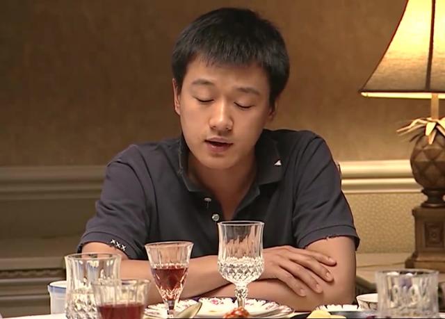 奋斗饭桌上华子和父亲谈起生意得知项目即将胎死腹中