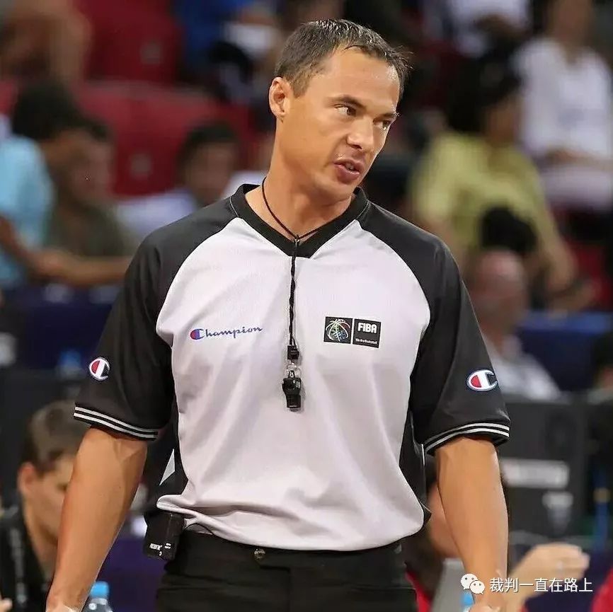 篮球裁判员之哨子面面观_-ks