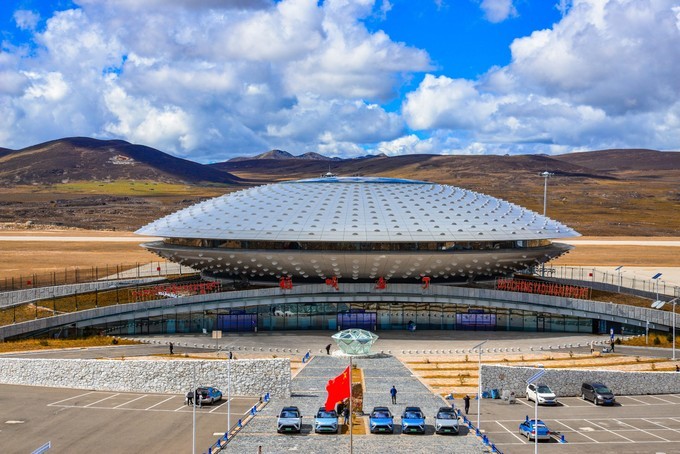 世界海拔最高民用机场独特外星飞碟造型就在稻城亚丁