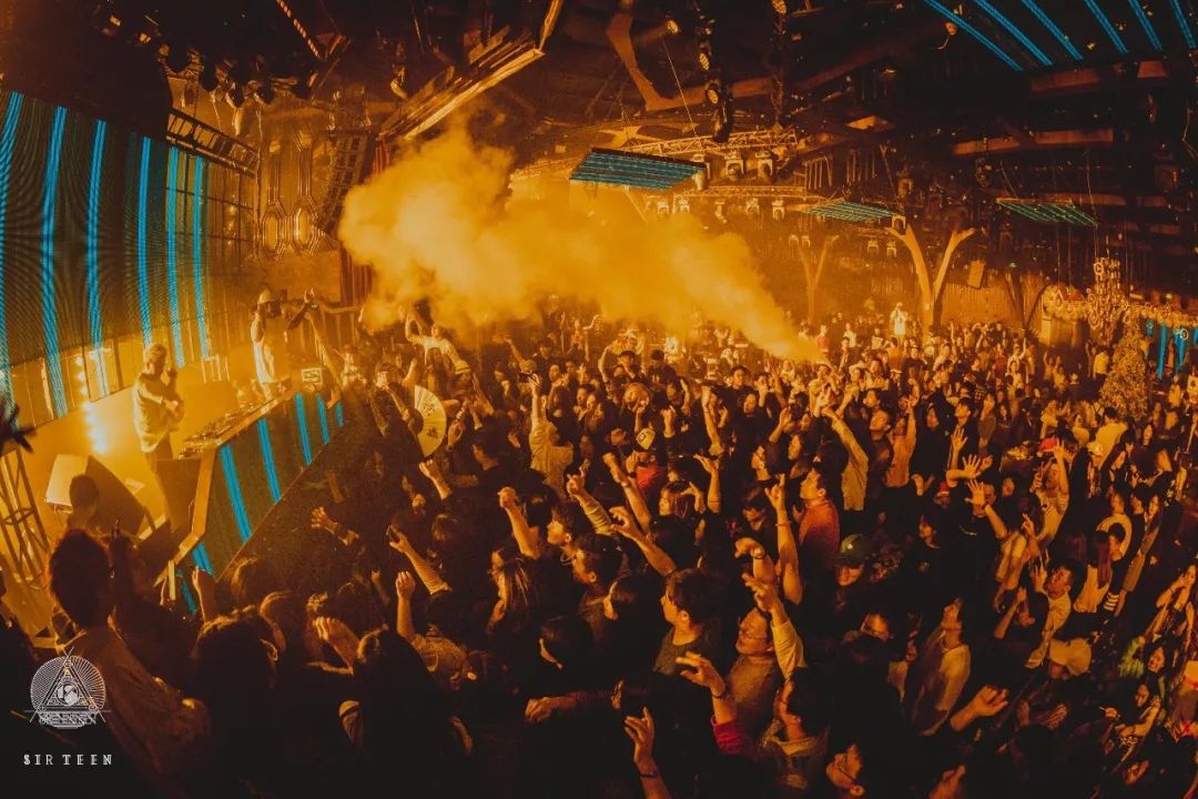 蹦迪选手注意拾叁先生今晚邀请你们开启云蹦迪模式