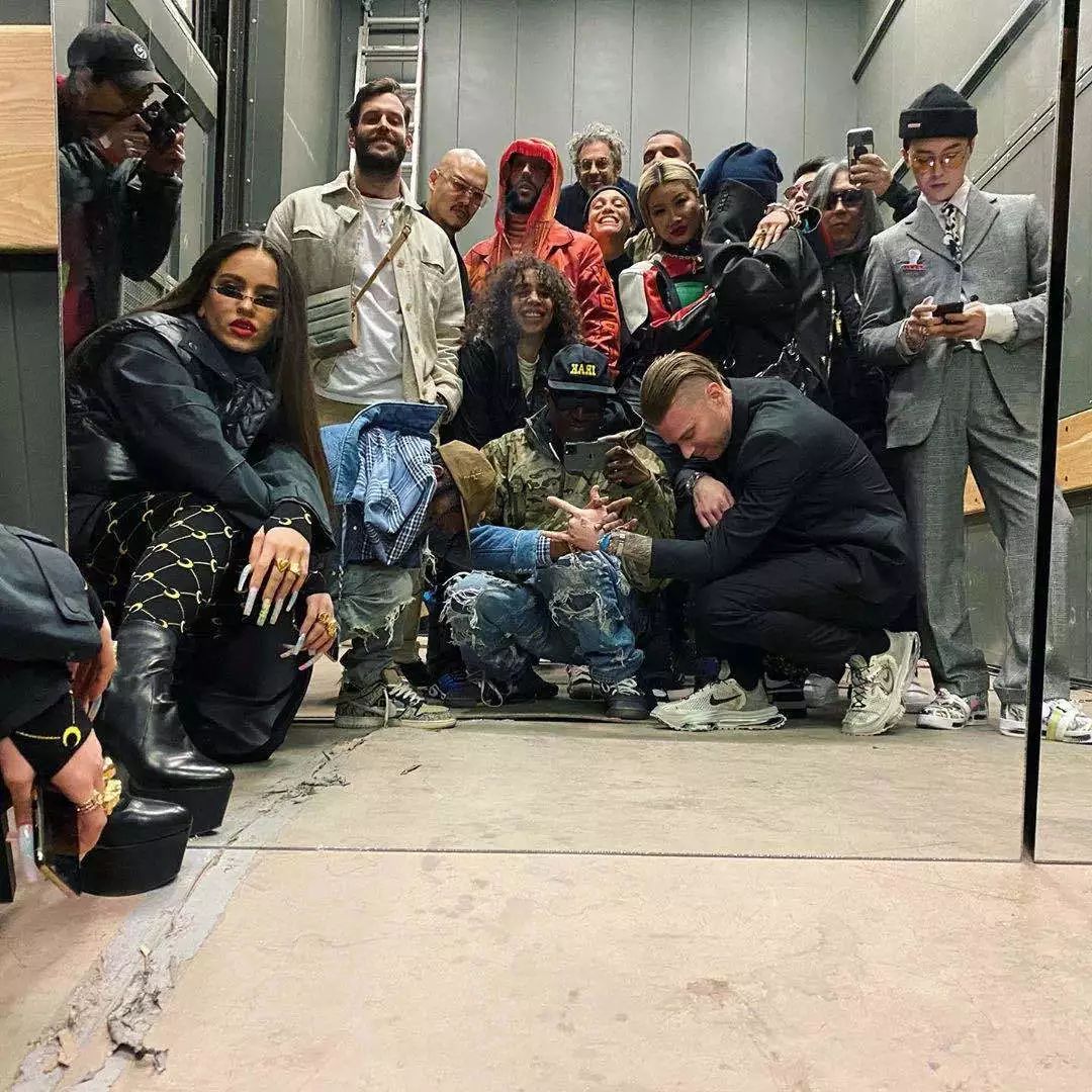 品牌活动时的大合照,权志龙,藤原浩,virgil abolh等潮流大咖齐聚一堂!