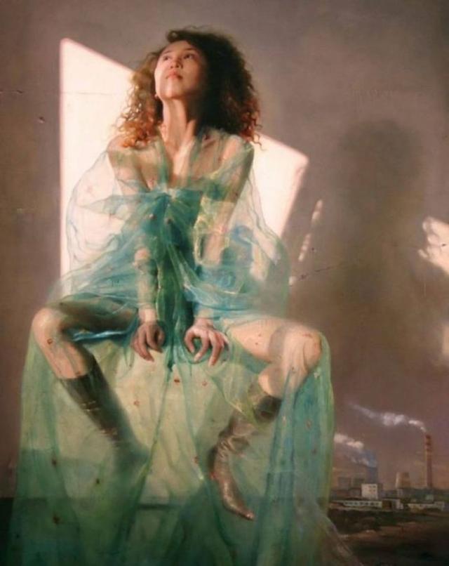 艺术家人体油画中身披薄纱的性感女子,风情无限