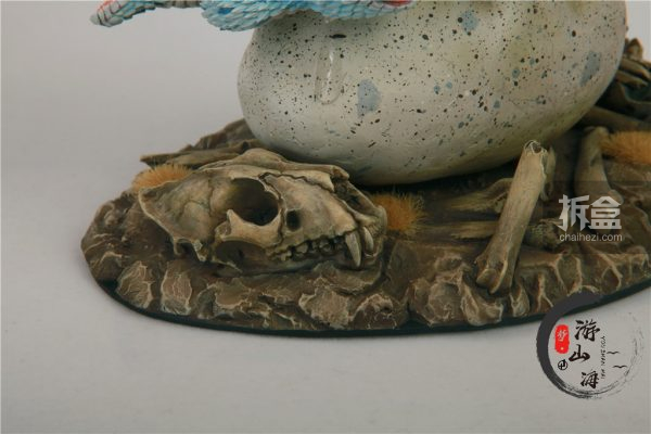 崩裂开来,一颗孕育着远古混沌伟力的卵状物发出一阵阵密集的碎裂声,"