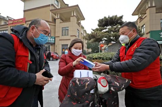 抗疫行动丨区义工协会会长耿立涛冲在一线