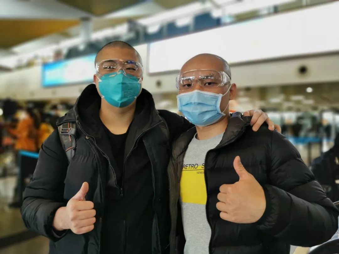 厦门市中医院急诊部王鲁平(图右)出征武汉左上图:王鲁平 右上图