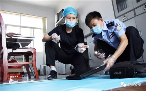 中彰显巾帼风采穿上白大褂,带上口罩和手套,刘萍是一丝不苟的女法医