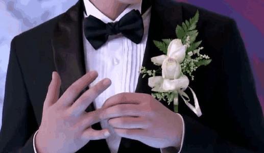 男明星的手一般不会丑有些堪比手模而他俩却是个意外