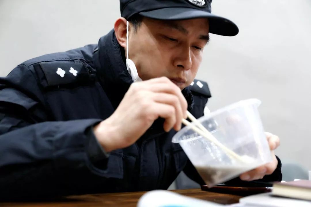 心在一起就是团圆!进贤县公安局"暖心汤圆送疫线"