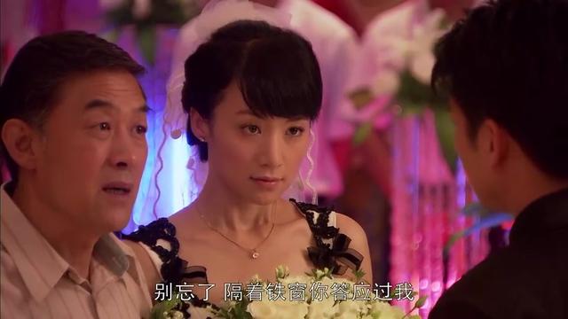 小草和刘水结婚了在大家的见证下小草和刘水结为夫妻