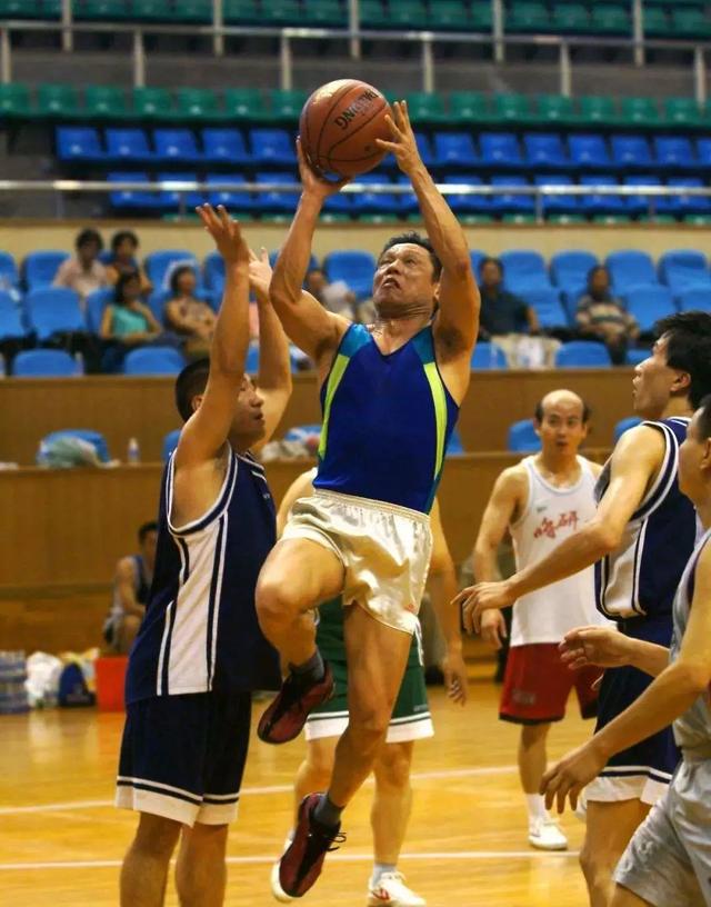 非典：84岁钟南山“肌肉照”刷爆朋友圈，简直太帅了！