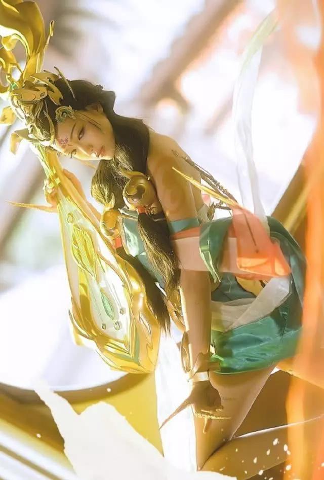 王者荣耀:小姐姐cos峡谷女英雄,昭君似凤,看见小乔我恋爱了