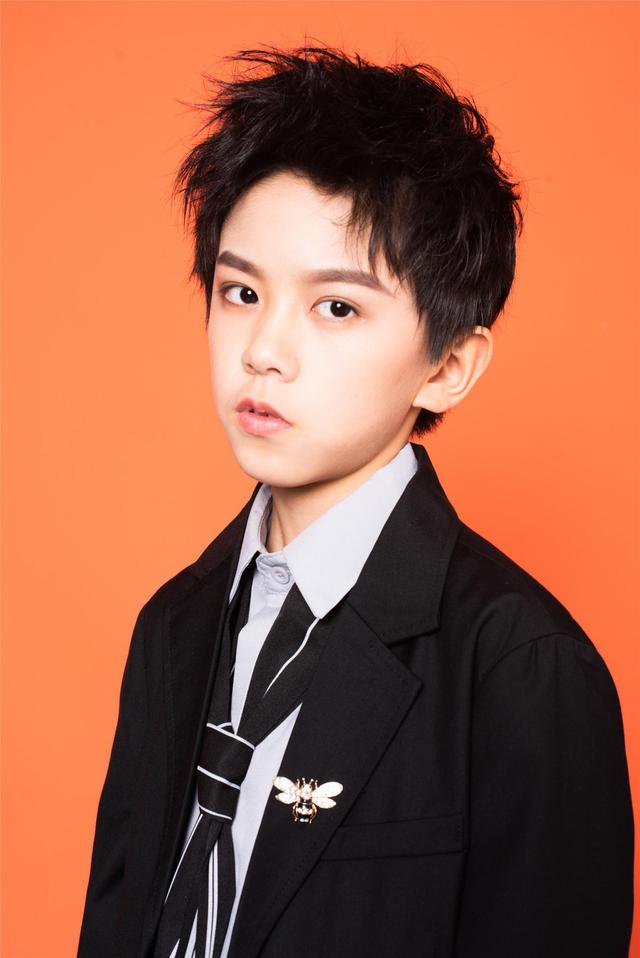 原创05后小演员大揭秘高冷小王子肖添仁最亮眼