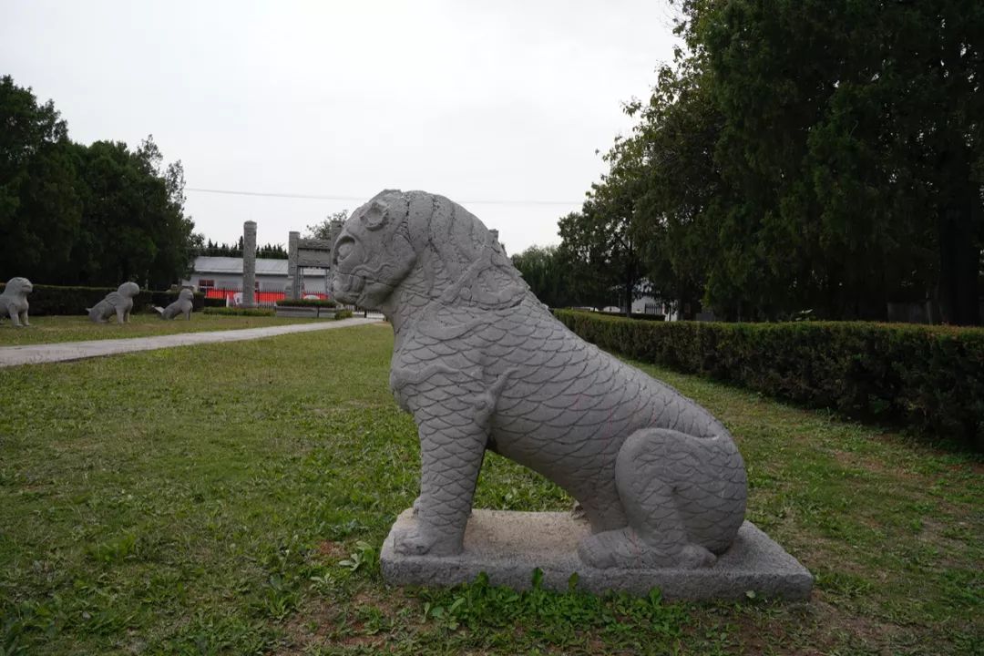 门石鼓石五供谥号碑地宫次妃赵氏墓次妃赵氏墓位于潞王陵西侧140米处