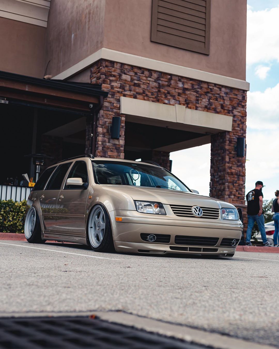 老款大众捷达旅行版拥有永不过时的经典色