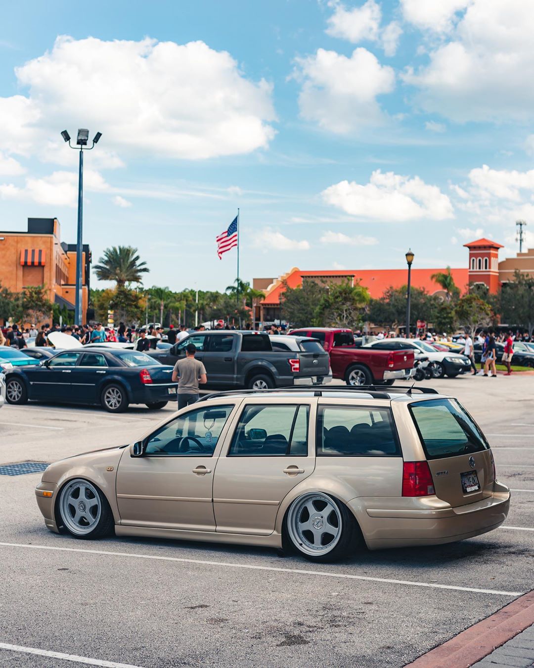 老款大众捷达旅行版拥有永不过时的经典色