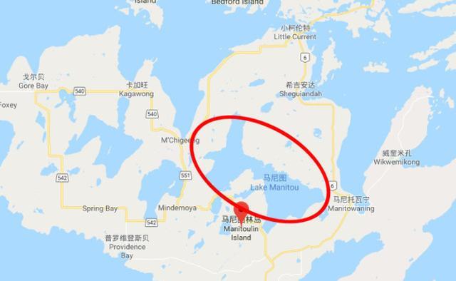 马尼图湖和外围的休伦湖 不同,它是一个咸水湖,湖水中富含矿盐,而且