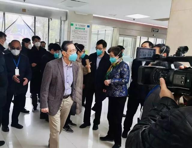 非典：84岁钟南山“肌肉照”刷爆朋友圈，简直太帅了！