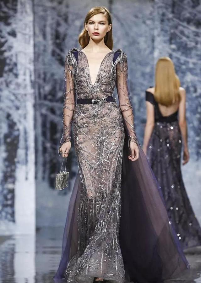 高贵奢华的珠绣礼服高定不愧为高定珠绣服装的华丽感不容小觑