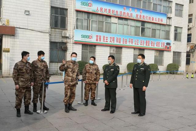 分区司令员何昌东,政委刘银生全力指导疫情防控工作疫情发生以来,郑州