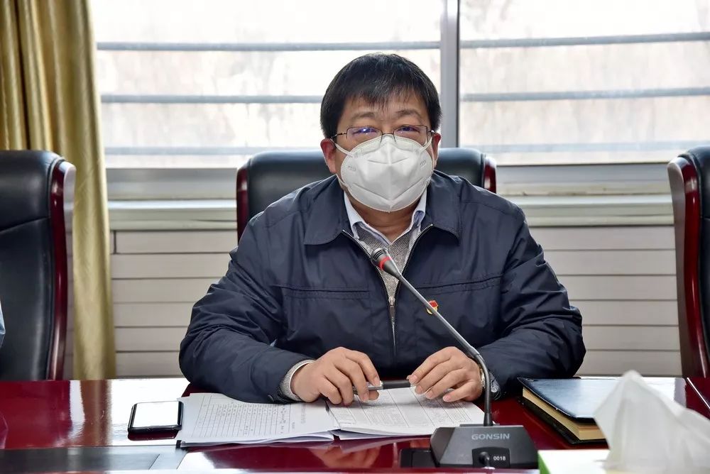 采油厂党委书记郭建勇指出,各级各部门要统一部署,严格执行油田工作