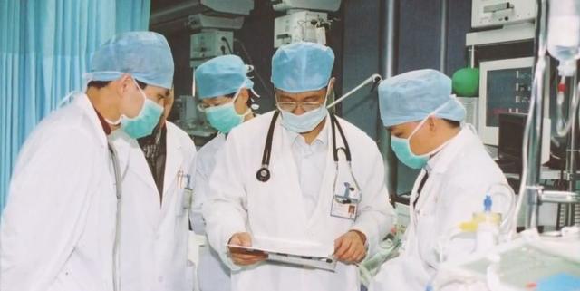 非典：84岁钟南山“肌肉照”刷爆朋友圈，简直太帅了！