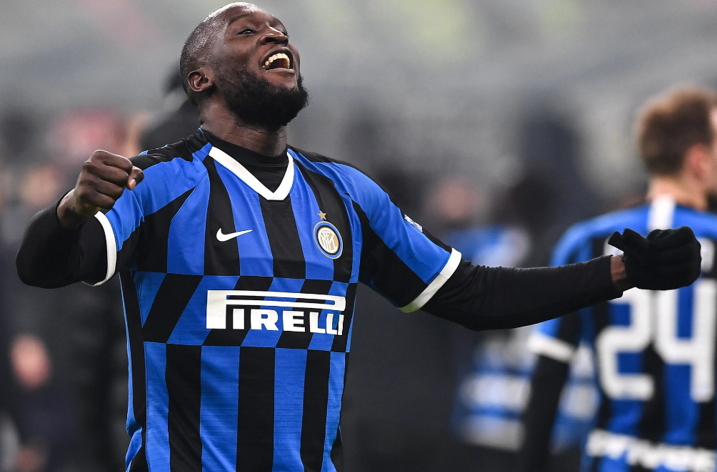 30场25球!卢卡库狂吻国米队徽表忠心 曼联酸吗_比赛