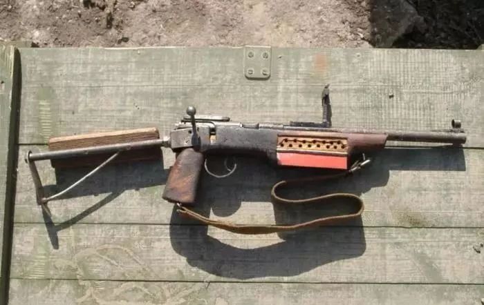 美国警察缴获的自制武器水管枪真的不算啥枪管绑着木头见过吗