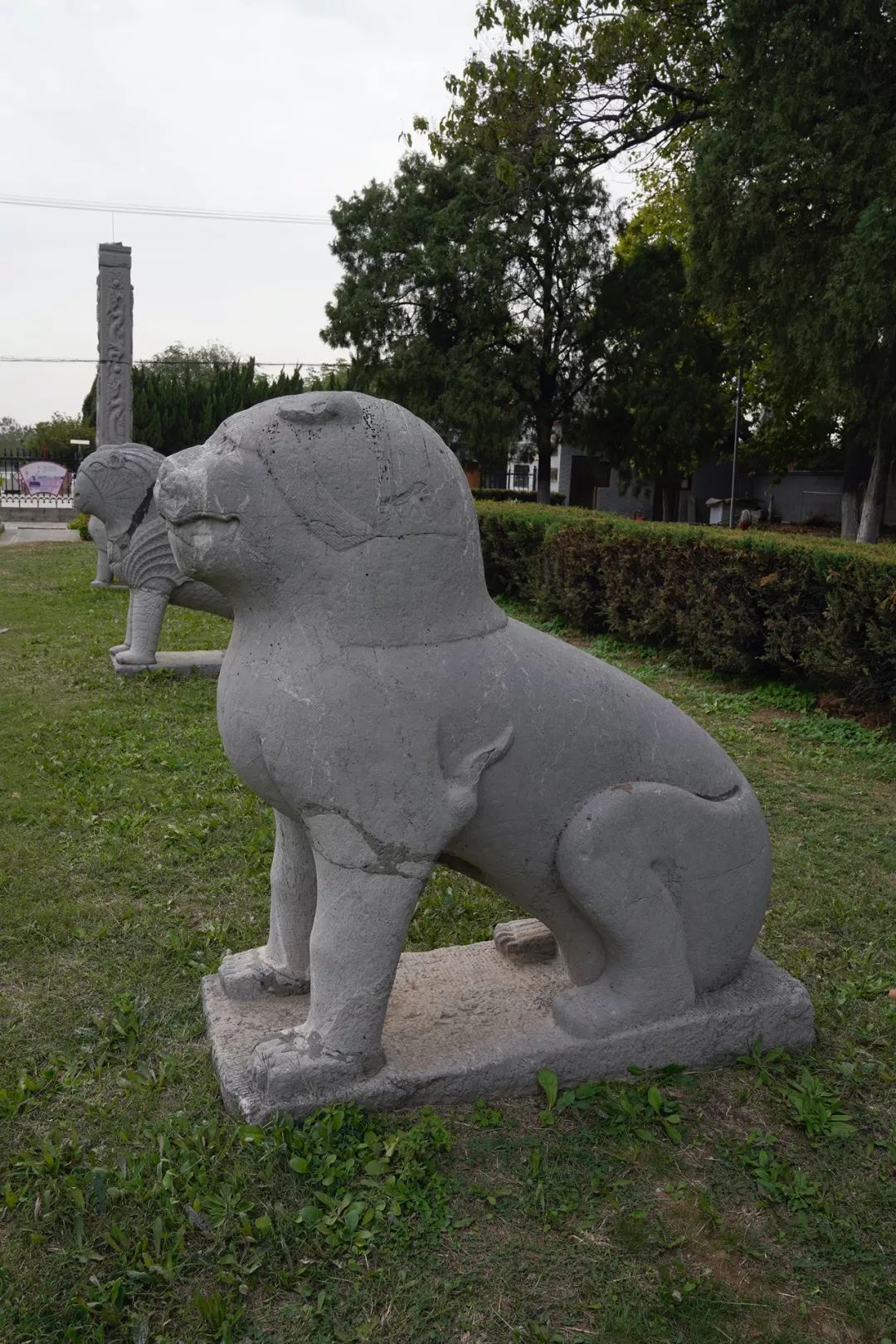 星门石鼓石五供谥号碑地宫次妃赵氏墓次妃赵氏墓位于潞王陵西侧140米