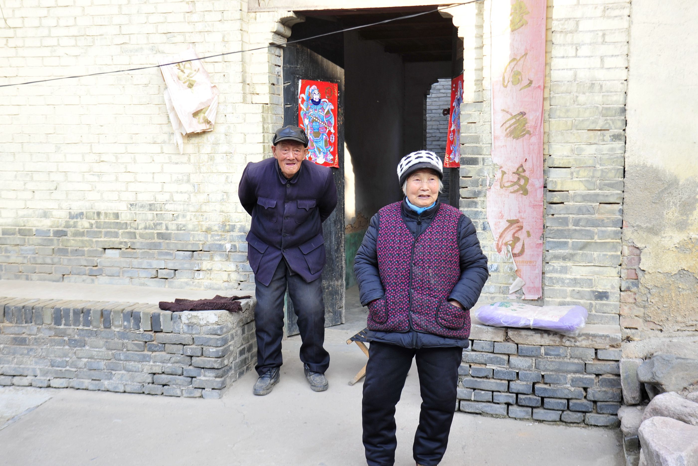 我和老伴大妈非常健谈而且性格开朗,我们告别的时候还继续和我们开着