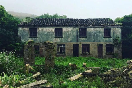 中国最美无人村房屋破败诡异游客慕名探秘成热门景点