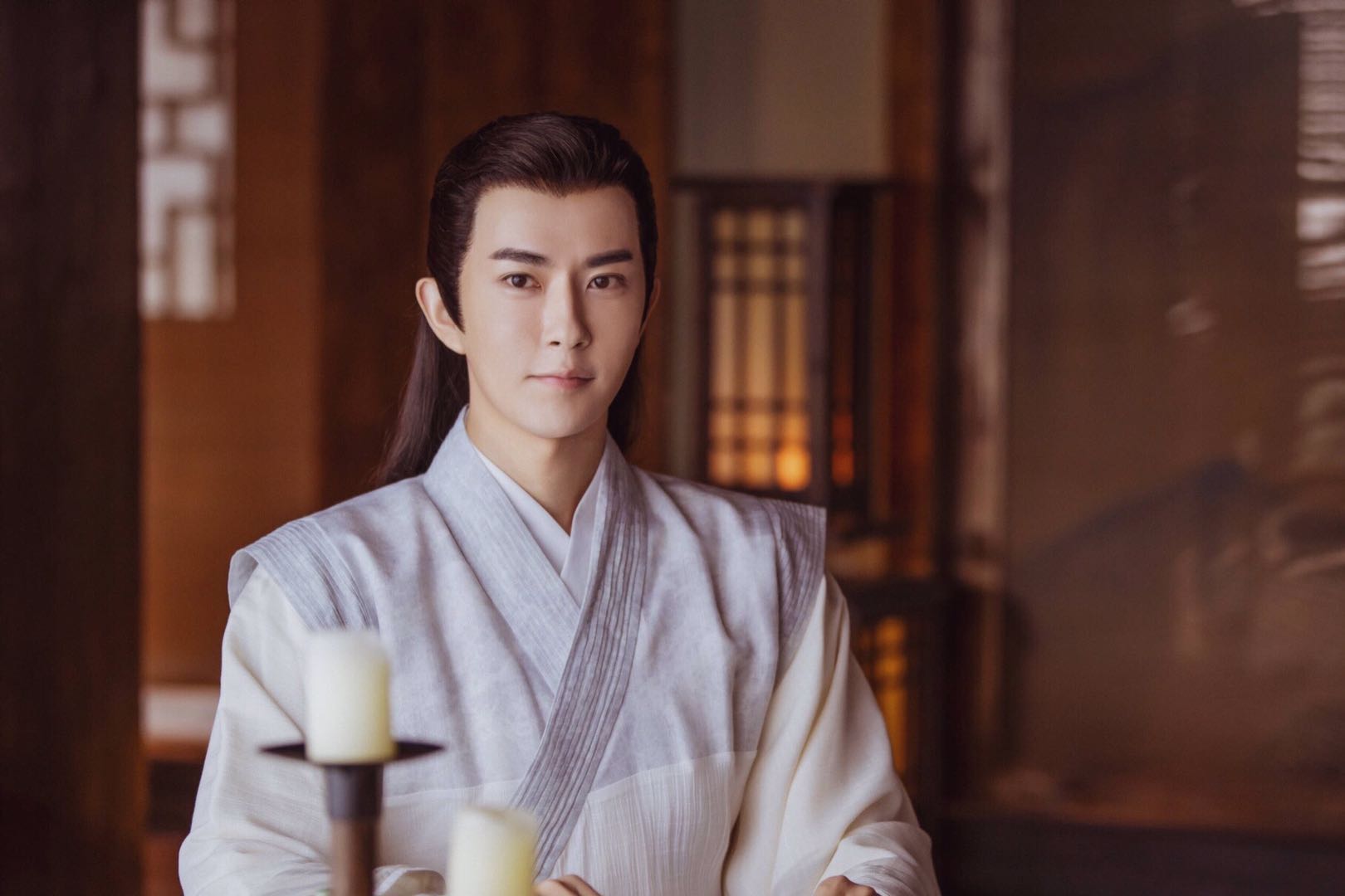 除了青春剧之外,于朦胧的古装造型也很出彩,他在《三生三世十里桃花》