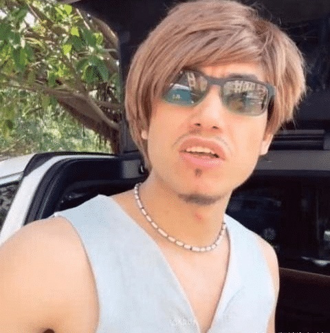 原创抖音上古惑仔乌鸦意外火了座驾曝光后网友赶紧去投靠浩南哥