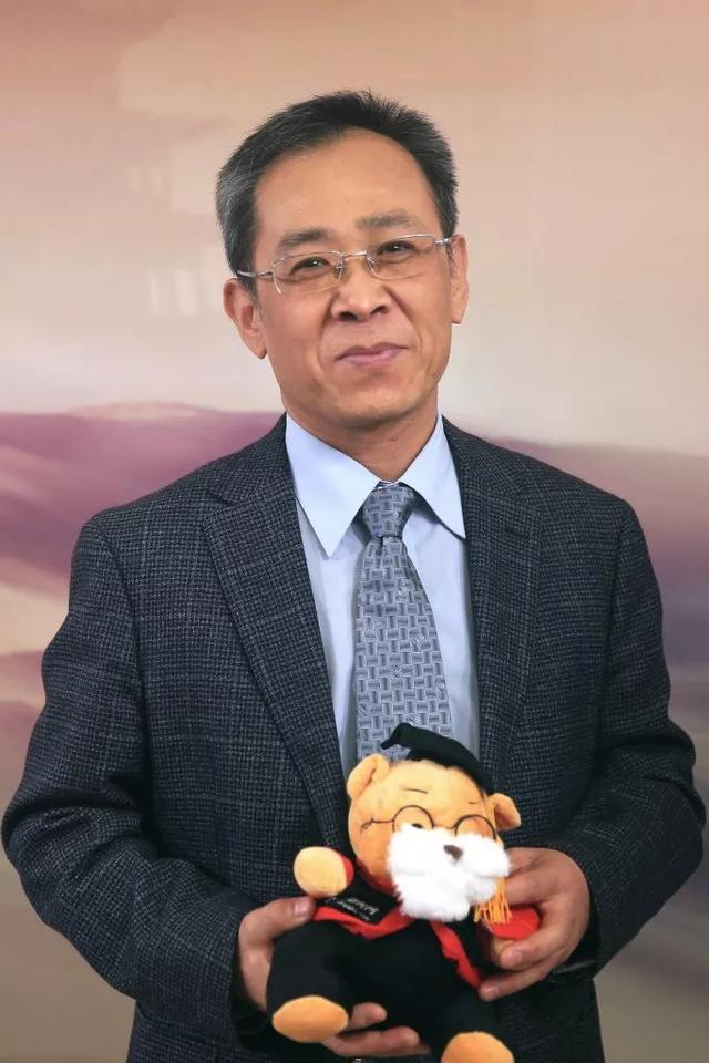 张绪山老师,研究领域涉及欧洲中古史,拜占庭史,中西交流史等.