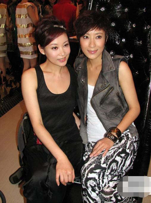 作为无线台当家花旦杨怡的亲姐姐,杨卓娜入行多年虽然星途发展不如