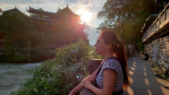 艺术学院范扬工作室唐菲菲"抗疫"作品选登作品名:最美眼神作者简介