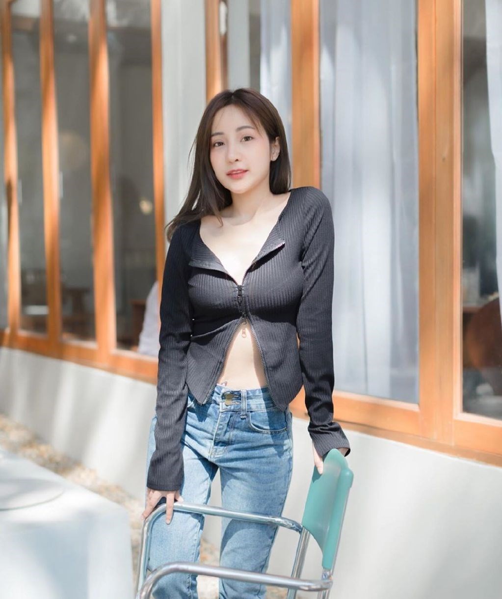 年轻的小姐姐,青春靓丽少女感十足