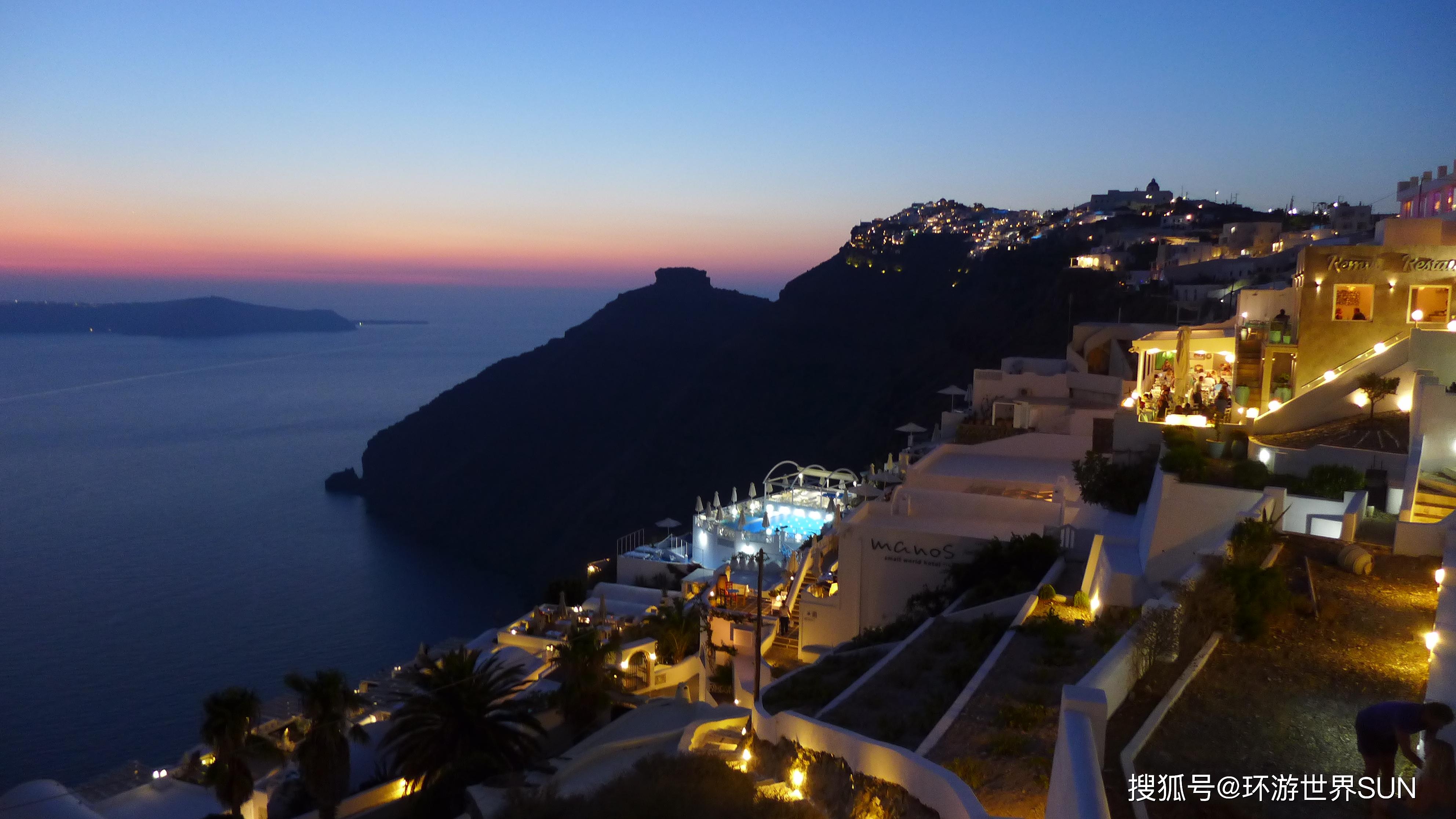 夜景fira小镇fira蓝色圆顶教堂fira日落费拉(fira)是希腊圣托里尼岛上