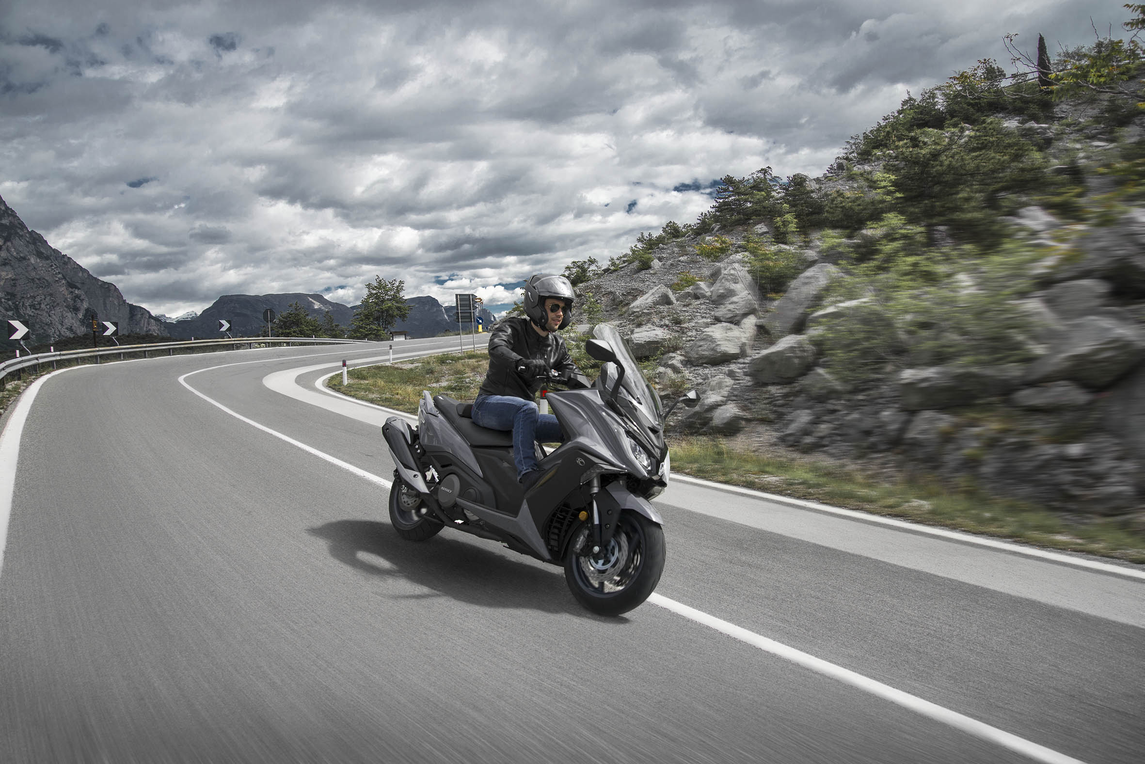 光阳ak5502020款意大利上市动力提升加入新颜色