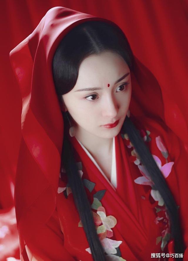 杨幂白浅大婚造型曝光,一出场收视率暴增,白衣造型极美