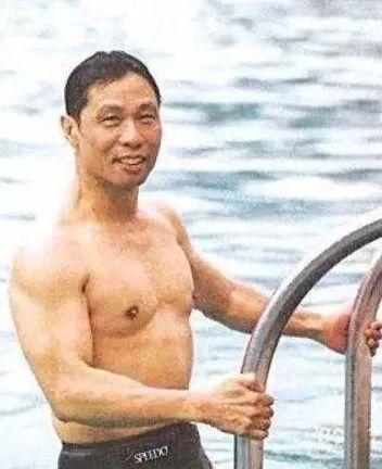 非典：84岁钟南山“肌肉照”刷爆朋友圈，简直太帅了！