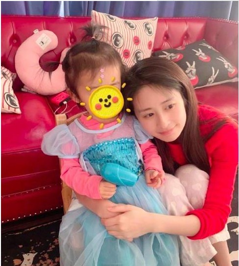 付辛博老婆颖儿不仅人美,厨艺还不错,元宵节携女儿出镜其乐融融